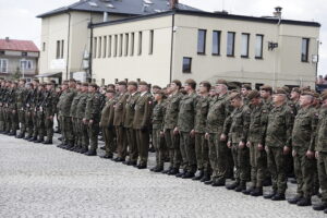 70 żołnierzy złożyło w Daleszycach przysięgę wojskową - Radio Kielce