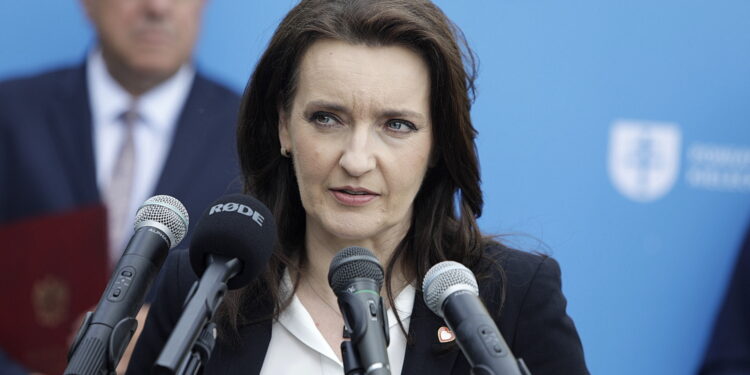 28.05.2025. Kielce. Konferencja prasowa w sprawie pilotażowego programu Ministerstwa Sprawiedliwości dotyczącego edukacji prawnej seniorów. Na zdjęciu: Marzena Okła-Drewnowicz - minister ds. polityki senioralnej / Fot. Jarosław Kubalski - Radio Kielce