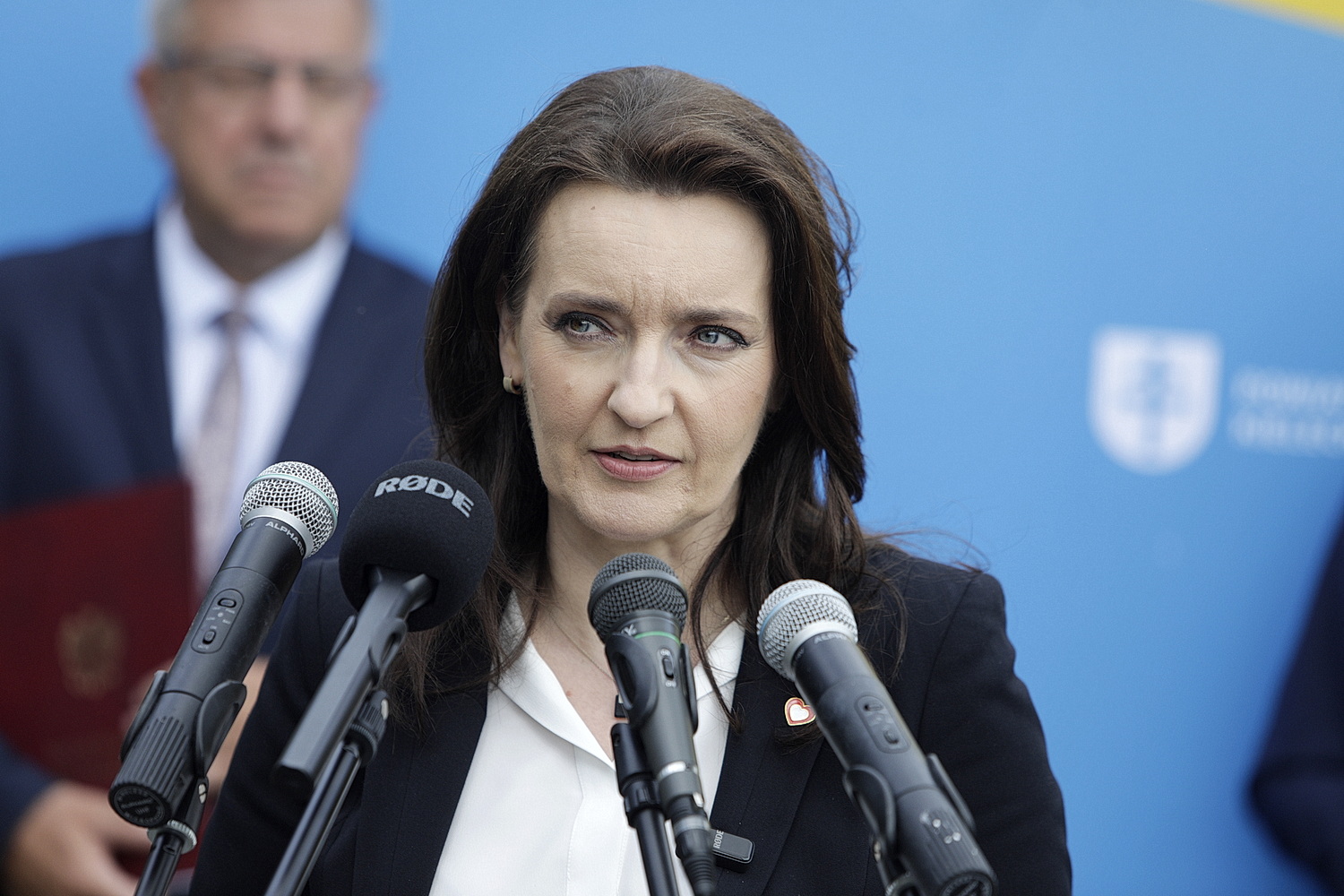 W regionie rozpoczął się ministerialny program dla seniorów - Radio Kielce 28.05.2025. Kielce. Konferencja prasowa w sprawie pilotażowego programu Ministerstwa Sprawiedliwości dotyczącego edukacji prawnej seniorów. Na zdjęciu: Marzena Okła-Drewnowicz - minister ds. polityki senioralnej / Fot. Jarosław Kubalski - Radio Kielce
