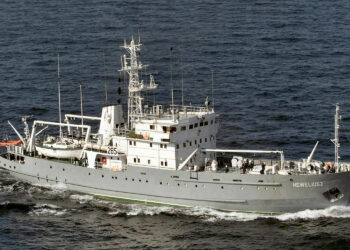 Podejrzane manewry rosyjskiego statku z „floty cieni” na Bałtyku
