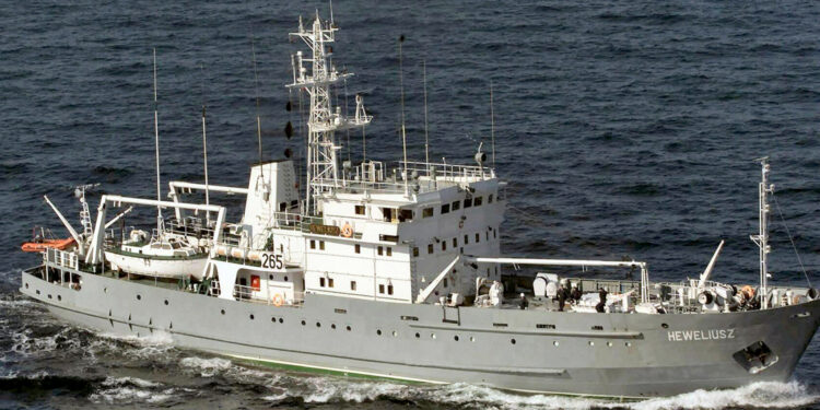 Podejrzane manewry rosyjskiego statku z „floty cieni” na Bałtyku