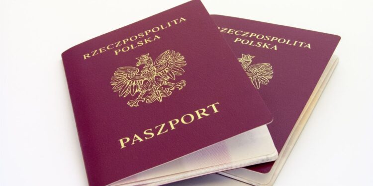 Trudniej o polski paszport