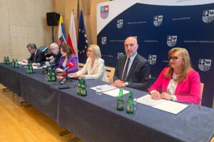 06.05.2025. Kielce. Konferencja prasowa podsumowująca rok działań Zarządu Województwa Świętokrzyskiego / Fot. Izabela Mortas-Rubak - Radio Kielce
