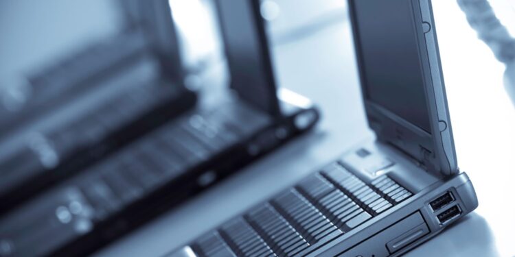 Ponad 735 tys. laptopów i tabletów trafi do szkół