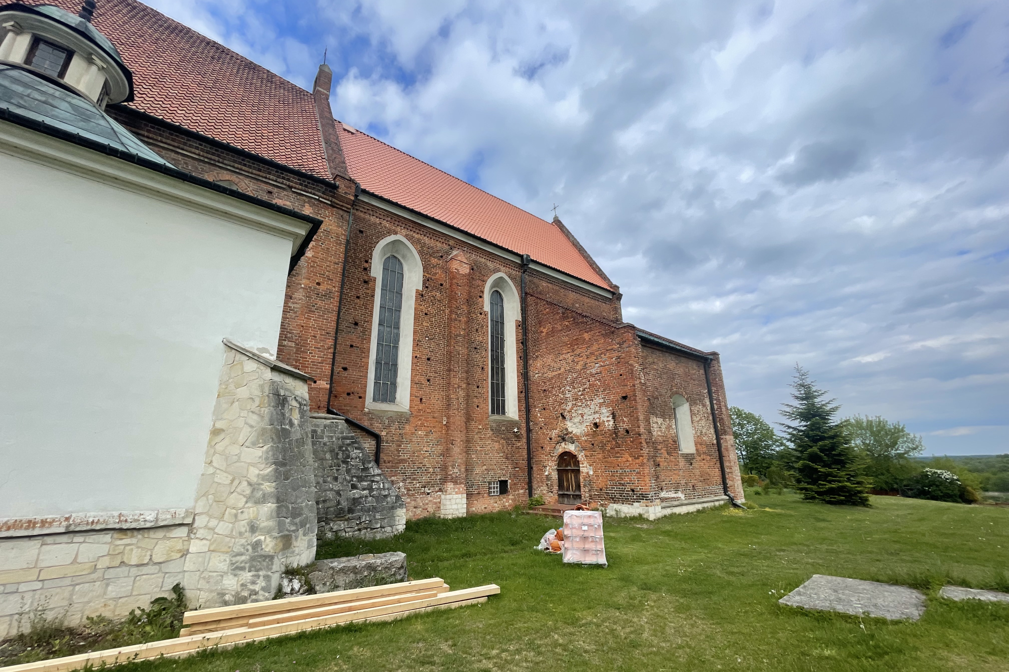 XIII-wieczny kościół w Zawichoście przechodzi remont
