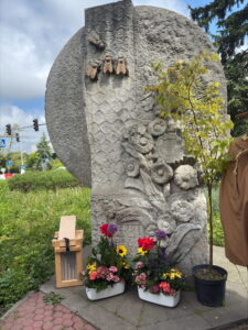20.05.2025. Kielce. Światowy Dzień Pszczół. Pomnik Pszczoły / Fot. Jowita Plech - Radio Kielce