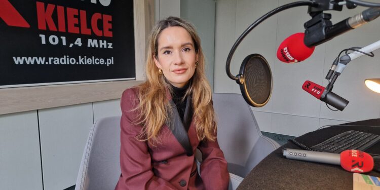 Marta Ponikowska - kierownik Wydziału Prewencji, Rehabilitacji i Orzecznictwa Lekarskiego w kieleckim KRUS / Fot. Marzena Smoręda - Radio Kielce