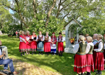 Przydrożne kapliczki, krzyże i figury świętych na polskiej wsi - Radio Kielce