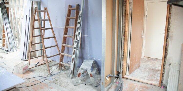 Remont i odłożenie pieniędzy na wakacje największym wyzwaniem dla 1/3 Polaków