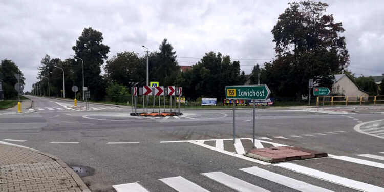 Zawada koło Ożarowa. Skrzyżowanie drogi krajowej nr 74 z trasą wojewódzką nr 755 / źródło: GDDKiA Kielce