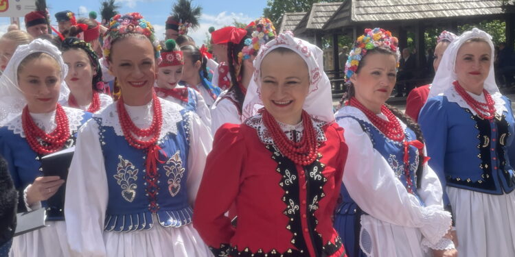 Duchowość spotkała folklor. Święty Krzyż sercem regionalnego święta