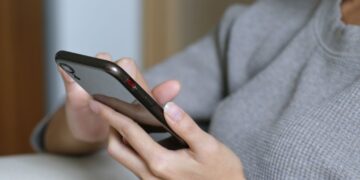 53-letnia mieszkanka powiatu sandomierskiego padła ofiarą oszustów