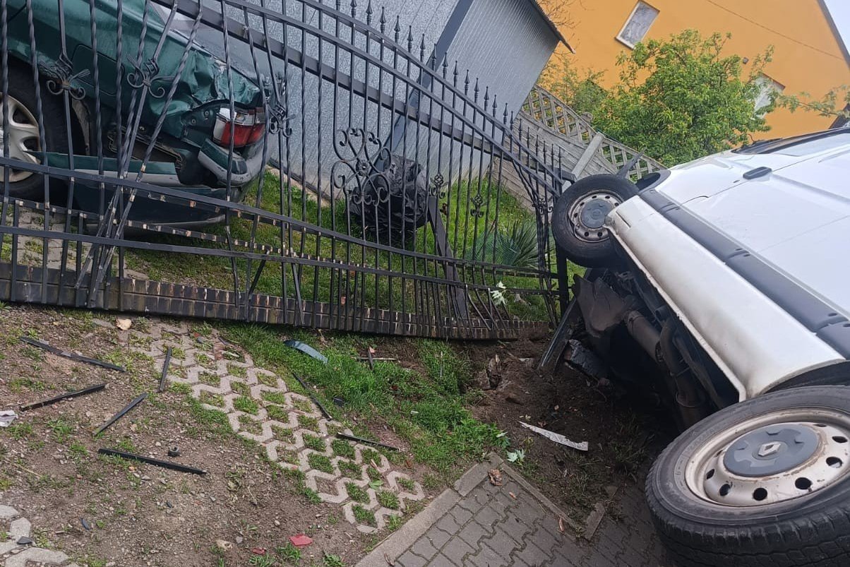 Zjechał z drogi i uderzył w ogrodzenie - Radio Kielce 20.05.2025. Skarżysko-Kamienna / Fot. policja