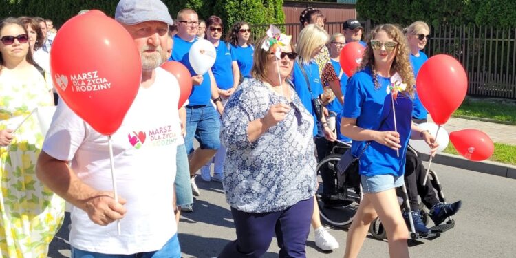Marsz dla Życia i Rodziny przeszedł ulicami Koprzywnicy