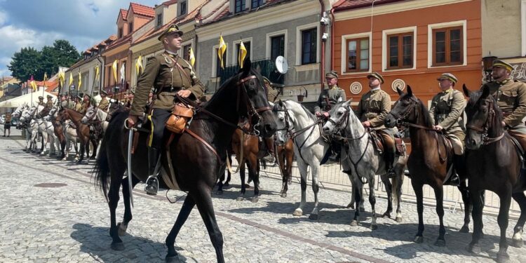 14.06.2025. Sandomierz. Uroczystość patriotyczna ku czci 14. Pułku Ułanów Jazłowieckich / Fot. Grażyna Szlęzak - Radio Kielce