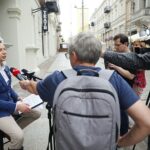 27.06.2025. Kielce. Konferencja Rafała Kasprzyka przy Teatrze im. Stefana Żeromskiego w Kielcach / Fot. Wiktor Taszłow - Radio Kielce