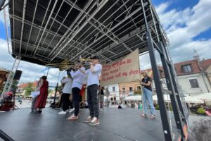 28.06.2025. Sandomierz. Bicie rekordu w śpiewaniu piosenki literackiej / Fot. Grażyna Szlęzak - Radio Kielce