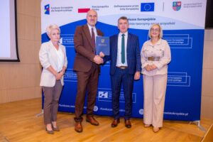 16.06.2025. Kielce. Uroczyste podpisanie 13 umów o dofinansowanie z Europejskiego Funduszu Rozwoju Regionalnego (EFRR) w ramach programu Fundusze Europejskie dla Świętokrzyskiego 2021-2027 / Fot. Urząd Marszałkowski Województwa Świętokrzyskiego