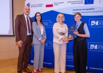16.06.2025. Kielce. Uroczyste podpisanie 13 umów o dofinansowanie z Europejskiego Funduszu Rozwoju Regionalnego (EFRR) w ramach programu Fundusze Europejskie dla Świętokrzyskiego 2021-2027 / Fot. Urząd Marszałkowski Województwa Świętokrzyskiego