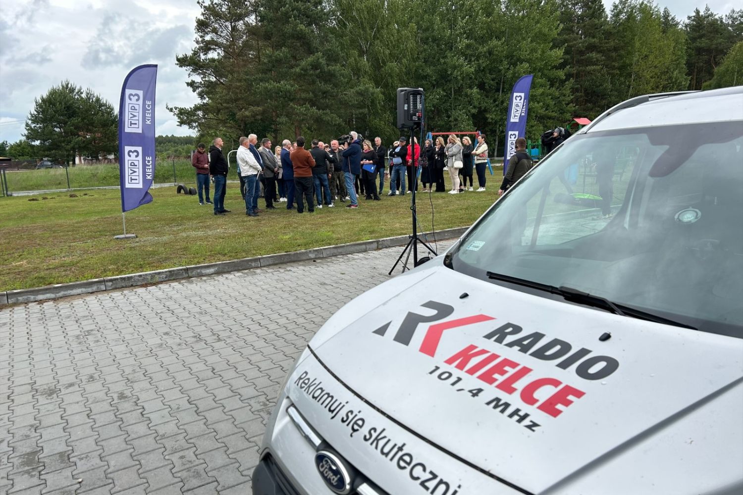 INTERWENCJA. Mieszkańcy protestują przeciwko budowie biogazowni - Radio Kielce 11.06.2025. Trzemoszna w gminie Końskie. Program "Interwencja" Radia Kielce i TVP3 Kielce / Fot. Wojciech Połeć - Radio Kielce