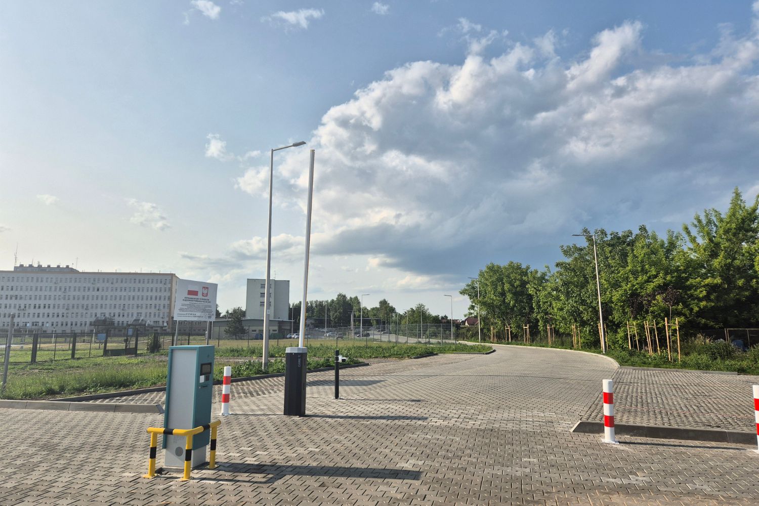 Od 1 lipca płatne parkingi przy sandomierskim szpitalu - Radio Kielce 11.06.2025. Sandomierz. Nowe parkingi przy Szpitalu Specjalistycznym Ducha Świętego w Sandomierzu / Fot. Grażyna Szlęzak - Radio Kielce