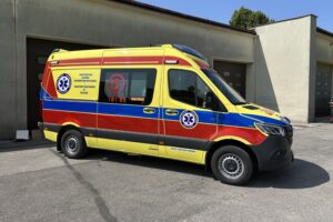 Nowy ambulans Świętokrzyskiego Centrum Ratownictwa Medycznego i Transportu Sanitarnego w Kielcach / źródło: Świętokrzyskie Centrum Ratownictwa Medycznego i Transportu Sanitarnego - Facebook