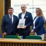 25.06.2025. Kielce. Świętokrzyski Urząd Wojewódzki. Podpisanie umów w ramach programu „Senior+” na dalsze funkcjonowanie domów i klubów seniora / Fot Świętokrzyski Urząd Wojewódzki w Kielcach