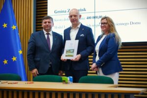 25.06.2025. Kielce. Świętokrzyski Urząd Wojewódzki. Podpisanie umów w ramach programu „Senior+” na dalsze funkcjonowanie domów i klubów seniora / Fot Świętokrzyski Urząd Wojewódzki w Kielcach