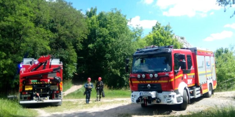 Człowiek na półce skalnej na Kadzielni. Interweniowali strażacy