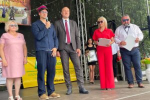 29.06.2025. Ossolin. Mateusz Damięcki uhonorowany nagrodą Kryształowe Berło / Fot. Grażyna Szlęzak - Radio Kielce