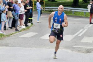 08.06.2025. Jędrzejów. 7 Uliczny Bieg Lisów na 10 km im. Kazimierza Mazurkiewicza / Fot. Maciej Makuła - Radio Kielce
