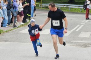 08.06.2025. Jędrzejów. 7 Uliczny Bieg Lisów na 10 km im. Kazimierza Mazurkiewicza / Fot. Maciej Makuła - Radio Kielce
