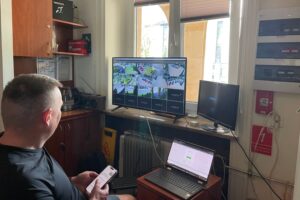 Kielce. Uniwersytet Jana Kochanowskiego. Monitoring / Fot. Daniel Lenart - Radio Kielce
