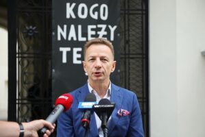 27.06.2025. Kielce. Konferencja Rafała Kasprzyka przy Teatrze im. Stefana Żeromskiego w Kielcach / Fot. Wiktor Taszłow - Radio Kielce