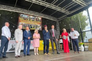 29.06.2025. Ossolin. Mateusz Damięcki uhonorowany nagrodą Kryształowe Berło / Fot. Grażyna Szlęzak - Radio Kielce