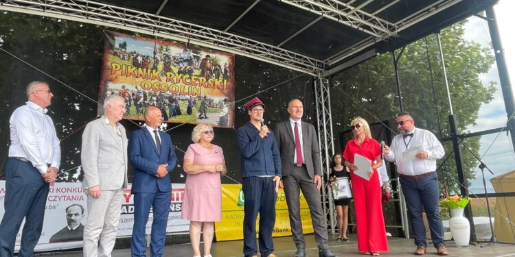 29.06.2025. Ossolin. Mateusz Damięcki uhonorowany nagrodą Kryształowe Berło / Fot. Grażyna Szlęzak - Radio Kielce