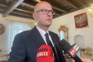 25.06.2025. Sandomierz. Sesja absolutoryjna. Na zdjęciu: Paweł Niedźwiedź - burmistrz Sandomierza / Fot. Grażyna Szlęzak - Radio Kielce
