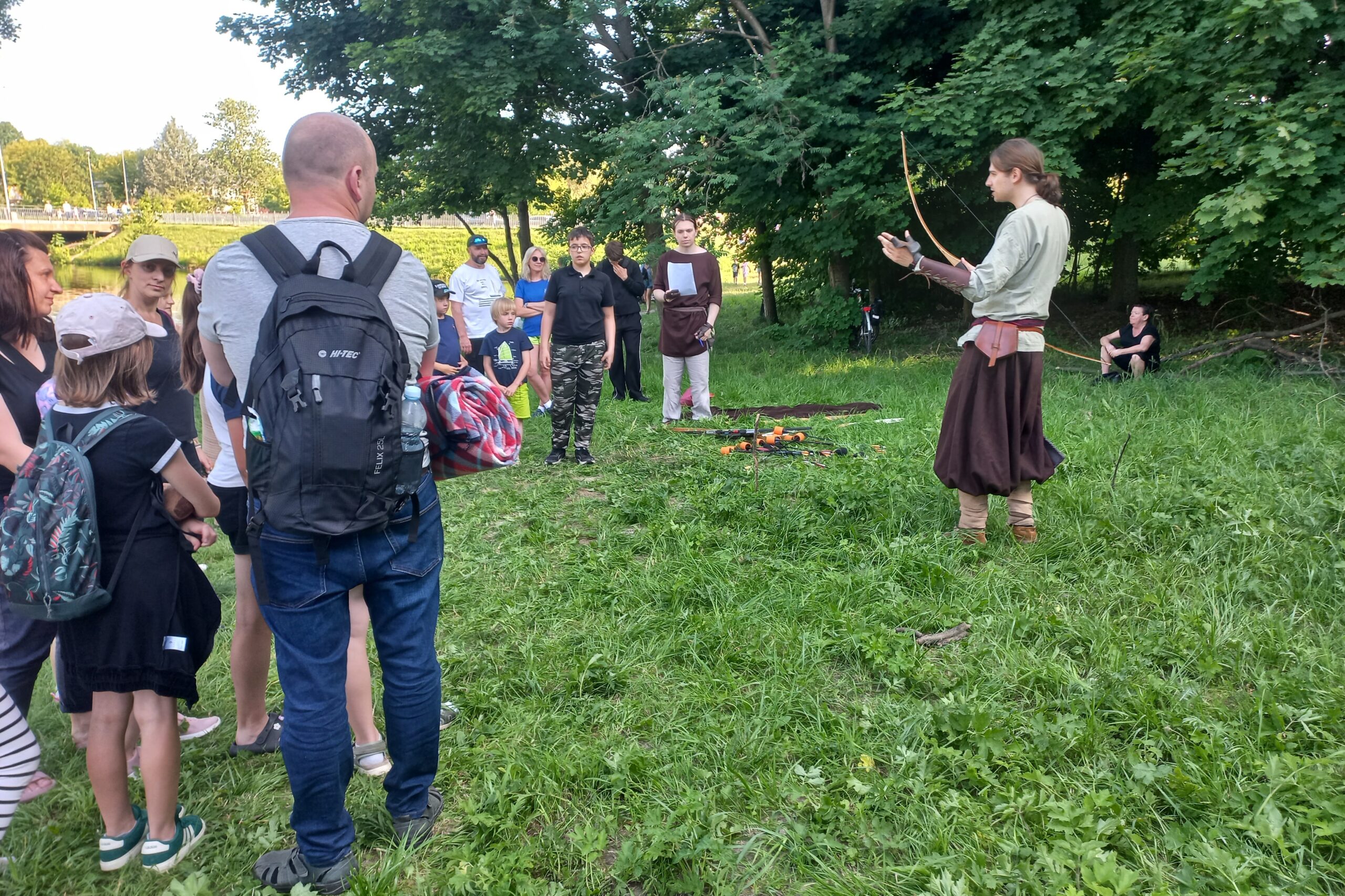 Nad Kieleckim Zalewem puszczali wianki wodne - Radio Kielce 21.06.2025. Kielce. „Wianki kieleckie” / Fot. Piotr Sawa - Radio Kielce