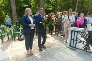 21.06.2025. Skarżysko-Kamienna. Upamiętnienie ofiar hitlerowskiego mordu, dokonanego na Brzasku / Fot. Iwona Jeziorska - wiceprezydent Skarżyska-Kamiennej - Facebook