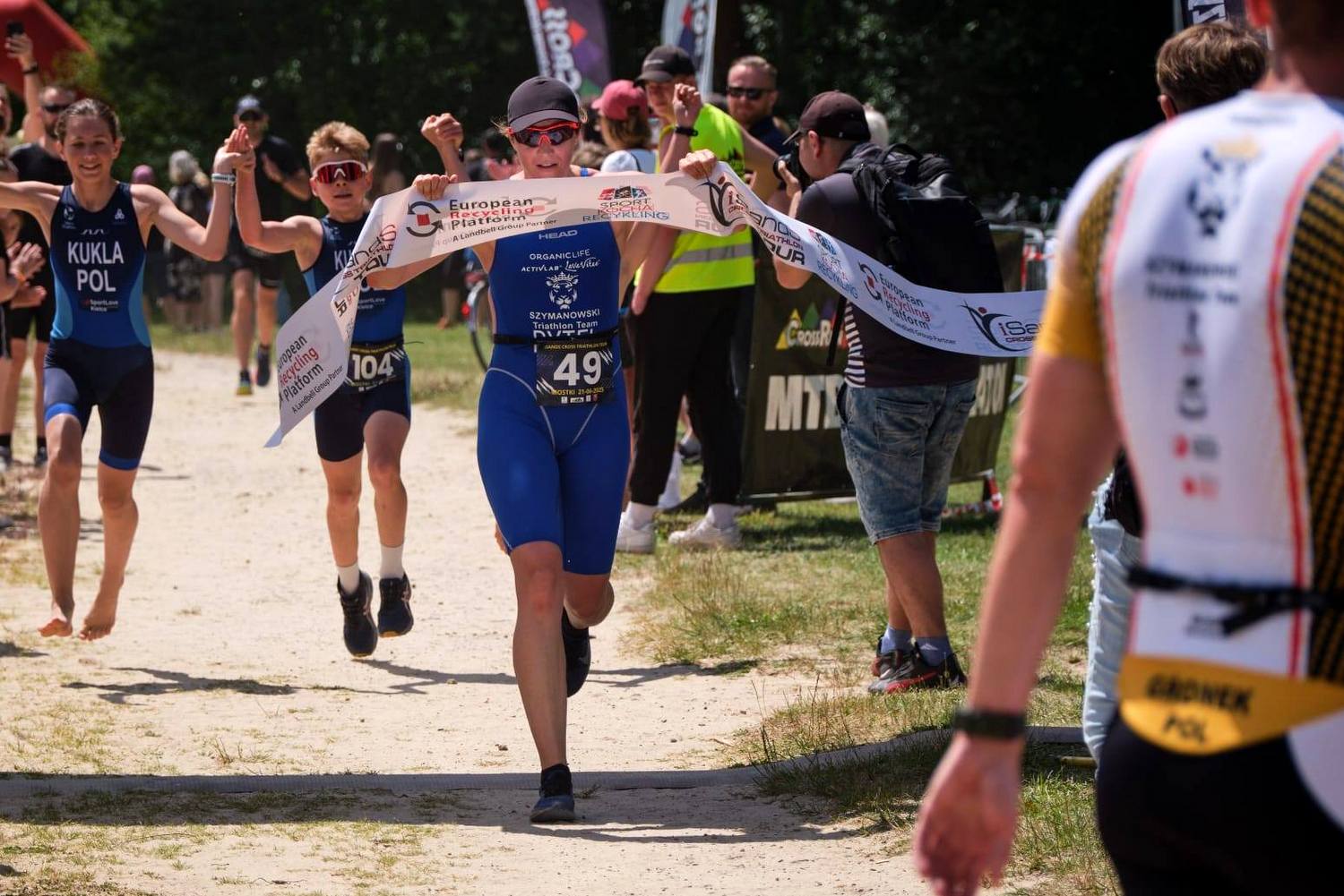 Jakub Brzózka i Maria Pytel najlepsi w Mostkach - Radio Kielce 21.06.2025. Mostki. Pierwsze zawody z cyklu iSandS Cross Triathlon. Na zdjęciu: Maria Pytel z SZYMANOWSKI Triathlon Team - zwyciężczyni imprezy wśród pań / Fot. Isands Crosstriathlon - Facebook