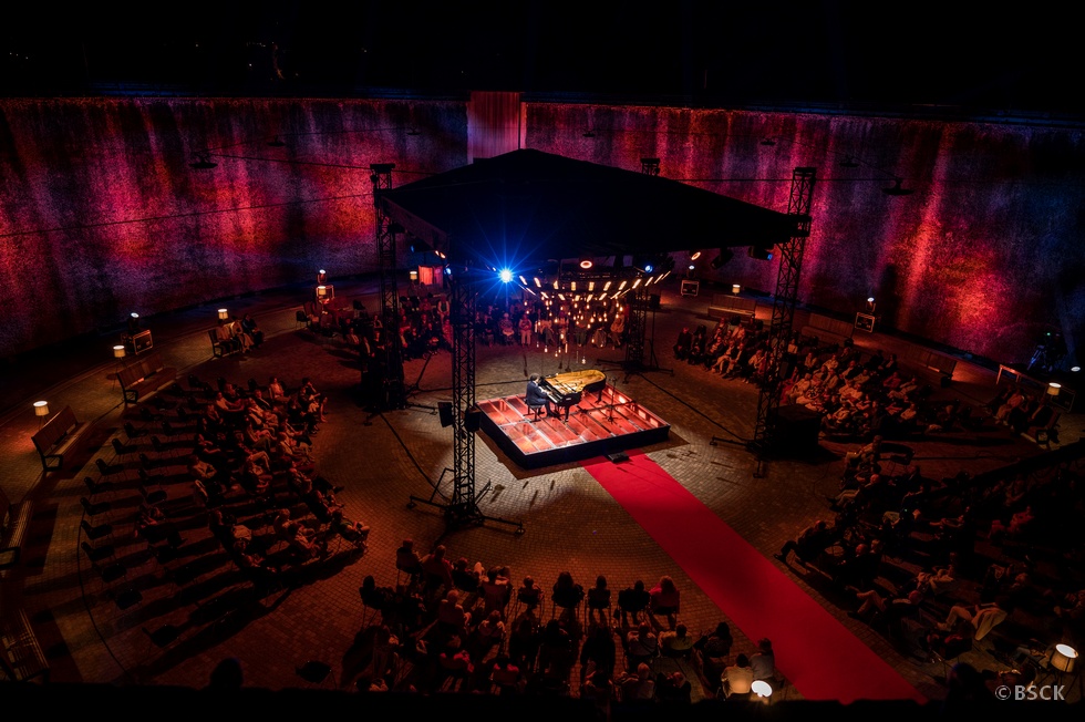 Martin Garcia Garcia wystąpił w niezwykłej scenerii buskiej tężni - Radio Kielce 28.06.2025. Busko-Zdrój. Międzynarodowy Festiwal Muzyczny im. Krystyny Jamroz w Busku-Zdroju. Koncert Martina Garcii Garcii / Fot. BSCK