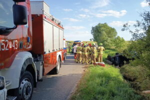 Dachowanie auta. Ranna została pasażerka - Radio Kielce