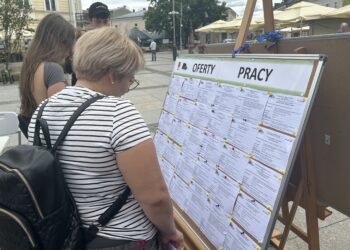 25.06.2025. Kielce. Rynek. Wakacyjne Targi Pracy / Fot. Krzysztof Bujnowicz - Radio Kielce