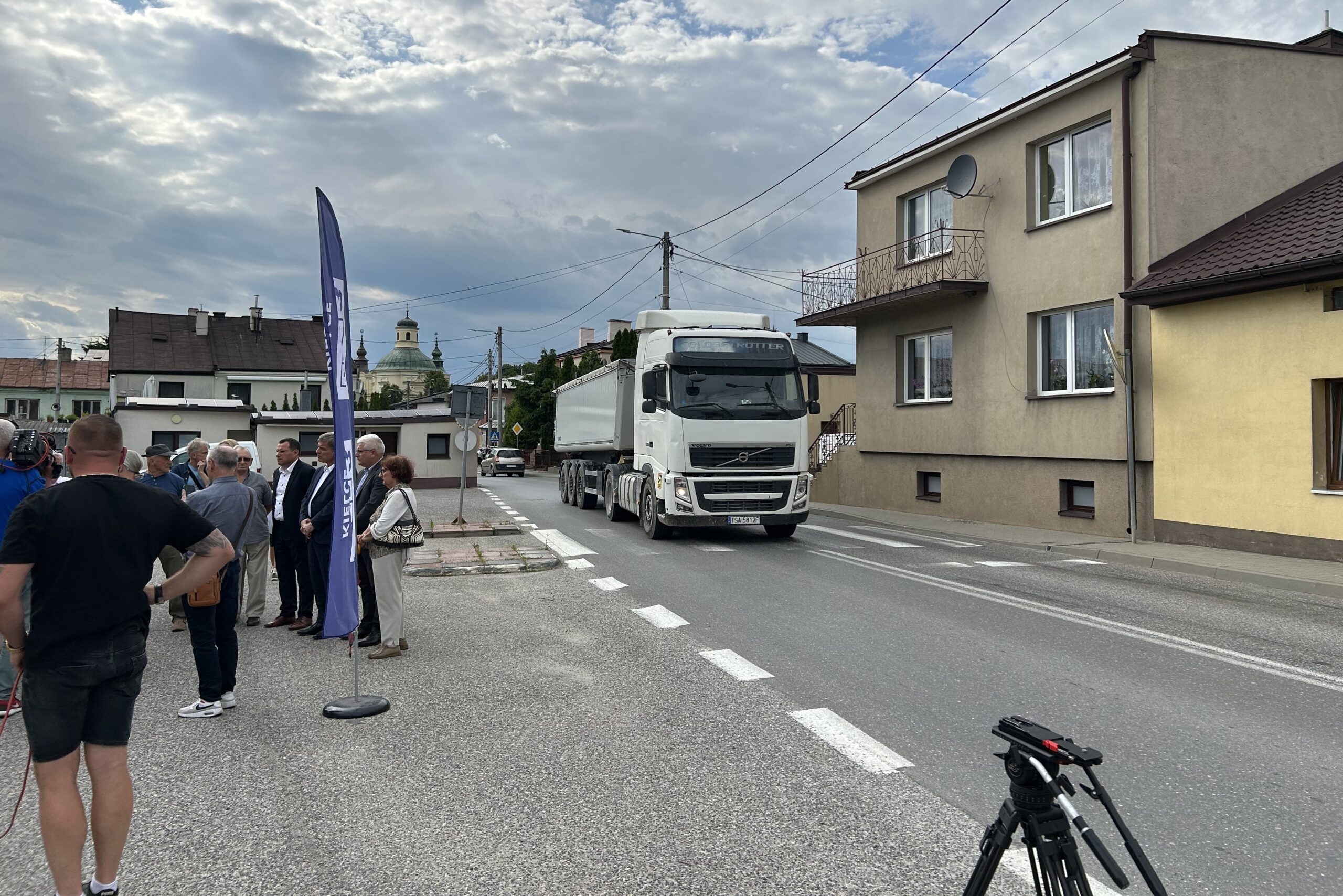INTERWENCJA. Mieszkańcy Klimontowa domagają się budowy obwodnicy - Radio Kielce 25.06.2025. Klimontów. Interwencja / Fot. Arkadiusz Miller - Radio Kielce