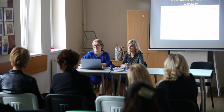 11.06.2025. Kielce. Spotkanie dot. autyzmu w Miejskim Zespole Poradni Psychologiczno-Pedagogicznych w Kielcach / Fot. Wiktor Taszłow - Radio Kielce