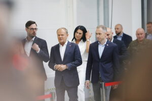 13.06.2025. Skarżysko-Kamienna. Wizyta premiera Donalda Tuska w zakładach Mesko / Fot. Wiktor Taszłow - Radio Kielce