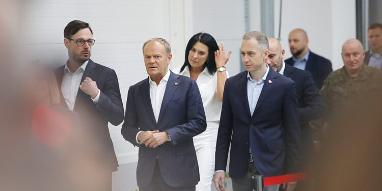 13.06.2025. Skarżysko-Kamienna. Wizyta premiera Donalda Tuska w zakładach Mesko / Fot. Wiktor Taszłow - Radio Kielce