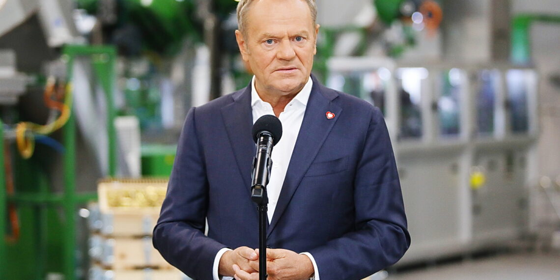 13.06.2025. Skarżysko-Kamienna. Wizyta premiera Donalda Tuska w zakładach Mesko. Na zdjęciu: Donald Tusk - premier / Fot. Wiktor Taszłow - Radio Kielce