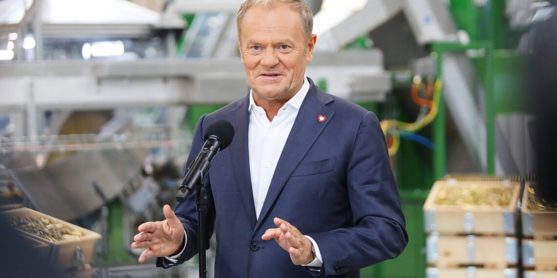13.06.2025. Skarżysko-Kamienna. Wizyta premiera Donalda Tuska w zakładach Mesko. Na zdjęciu: Donald Tusk - premier / Fot. Wiktor Taszłow - Radio Kielce