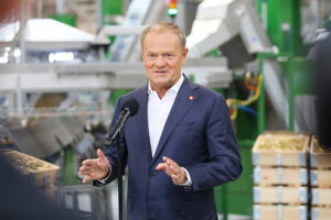 13.06.2025. Skarżysko-Kamienna. Wizyta premiera Donalda Tuska w zakładach Mesko. Na zdjęciu: Donald Tusk - premier / Fot. Wiktor Taszłow - Radio Kielce